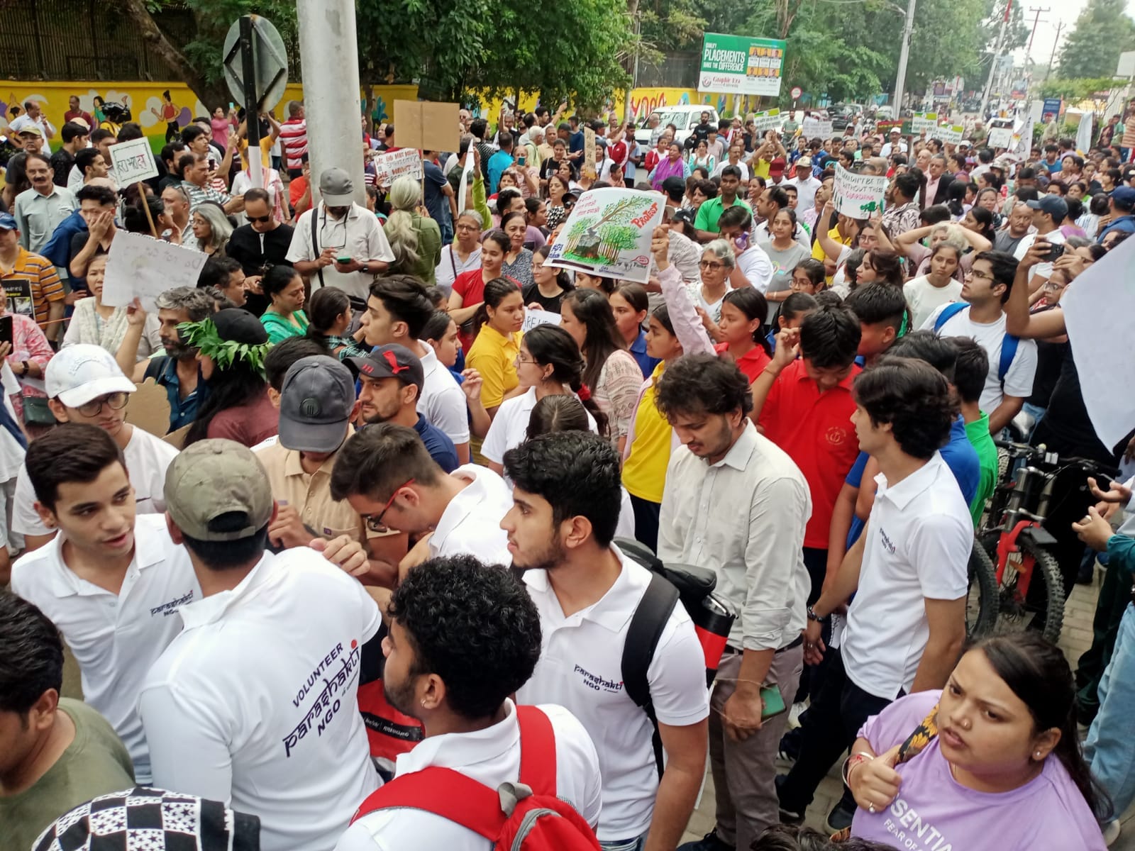 Dehradun News Many Organizations Held Padyatra for stop tree cutting and save Environment greenery