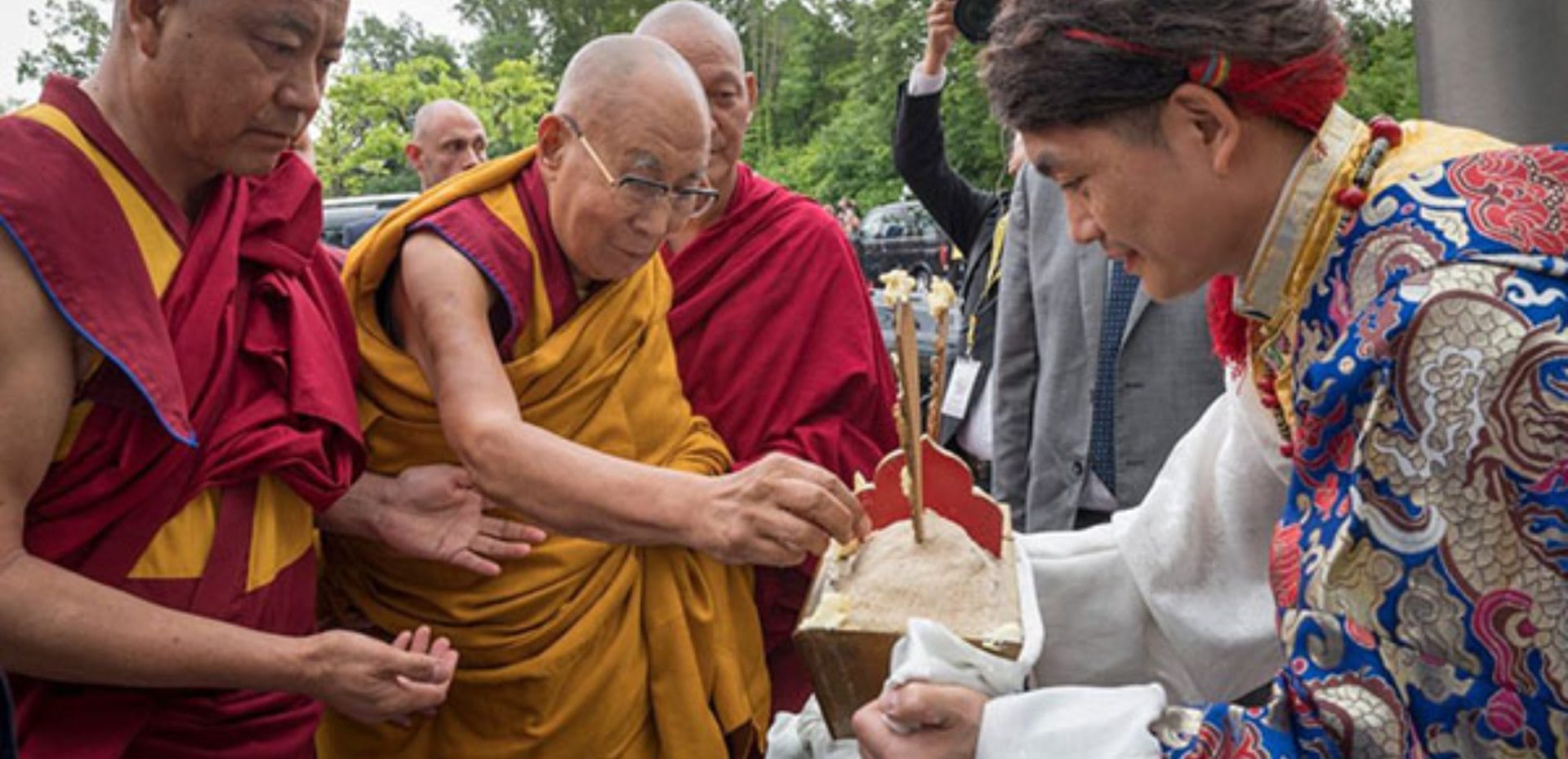 Tibetan spiritual leader Dalai Lama reached Zurich, Switzerland, welcomed by people on the streets