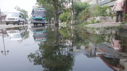Varanasi mayor again inspected drains and instructed to remove silt