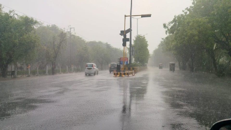 Delhi Weather Rain Today Heavy Rainfall in Many Parts of Delhi NCR Cities Relief From Scorching Heat