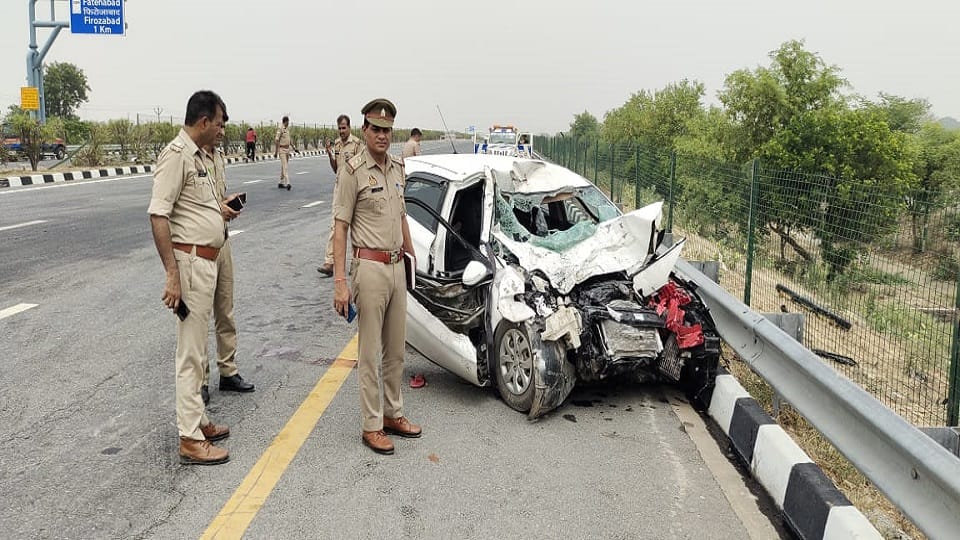 Accident on Agra-Lucknow Expressway: Bolero collides with another car breaking railing one dead 6 injured
