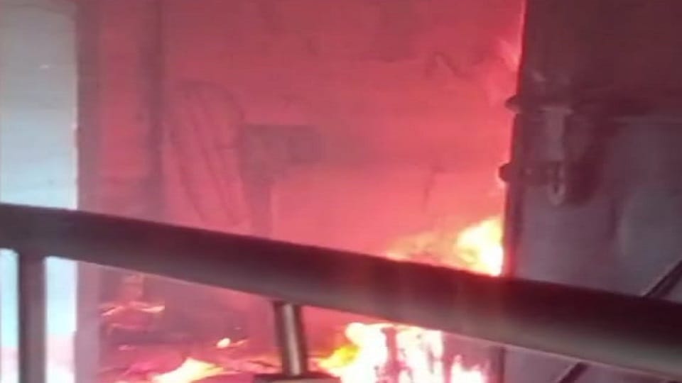 Bulandshahr: Fire broke out in a car showroom, six-seven vehicles were damaged.