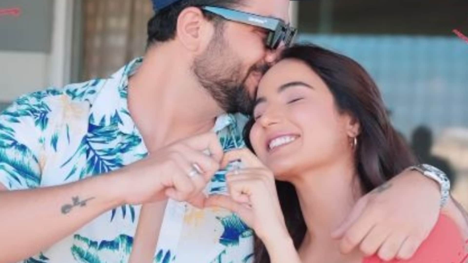 Jasmin Bhasin issued Clarification After Shared a Cryptic Note Said Lets stop Judging and Assumin Deets Inside