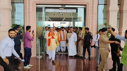 Haryana chief minister Nayab Saini offered prayers to Ramlala in Ayodhya.