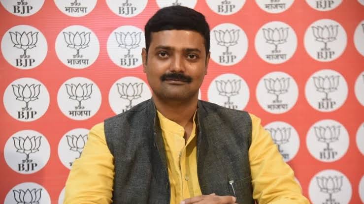 Lucknow: TSI suspended on charges of indecency with BJP spokesperson, there was an altercation over taking dow