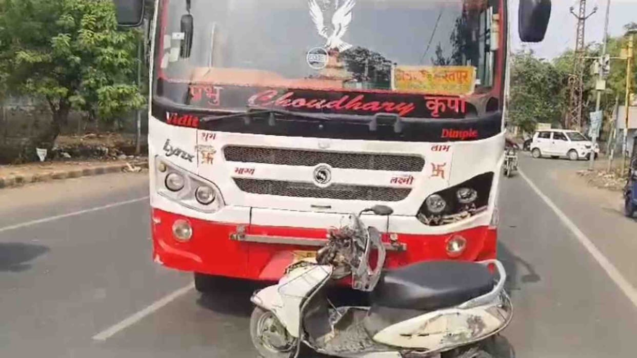 Alwar News: Scooty and bike riders injured due to collision with public transport bus driver