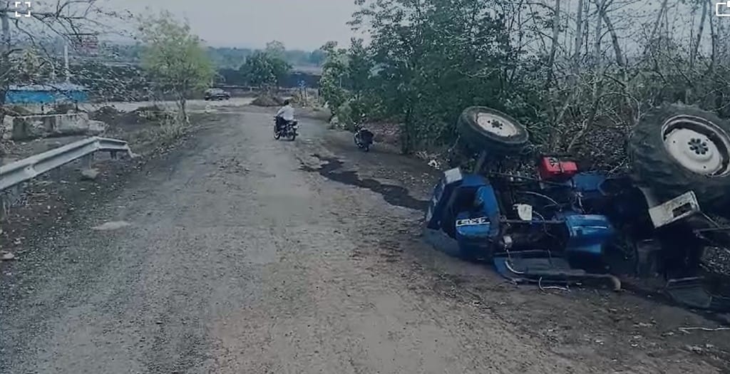 The contractor was transporting the plants by attaching two trolleys to a tractor