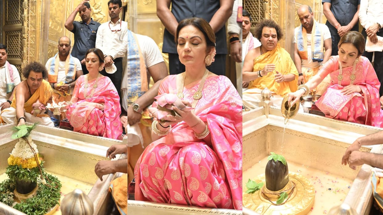 Industrialist Mukesh Ambani wife Nita ambani with Radhika marchent reached Kashi worshiped Baba Vishwanath