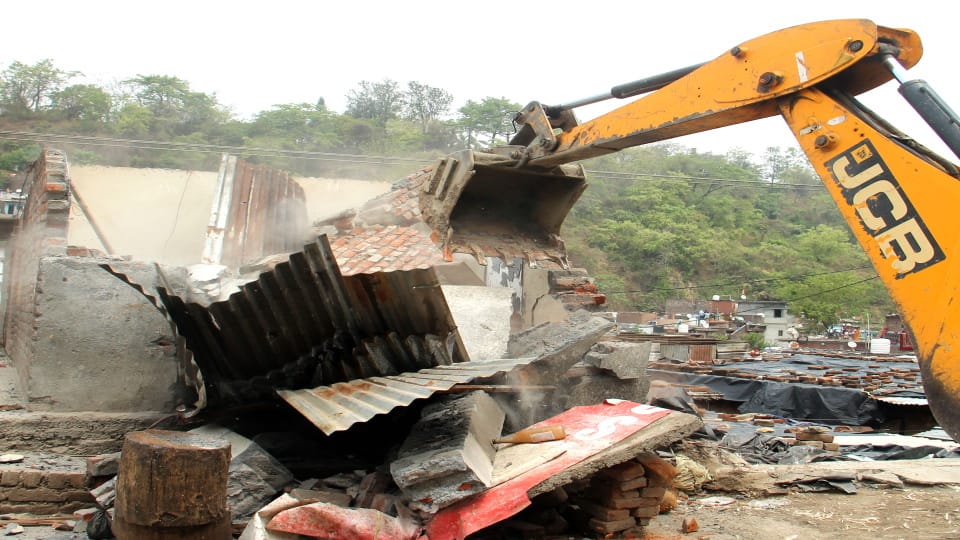 Dehradun Encroachment Bulldozer run in Kath Bangla slum Colony 26  houses Destroyed People Crying Photos