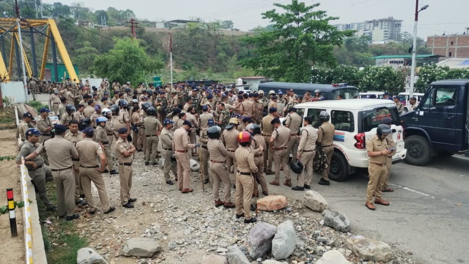 Dehradun Encroachment Bulldozer run in Kath Bangla slum Colony 26  houses Destroyed People Crying Photos