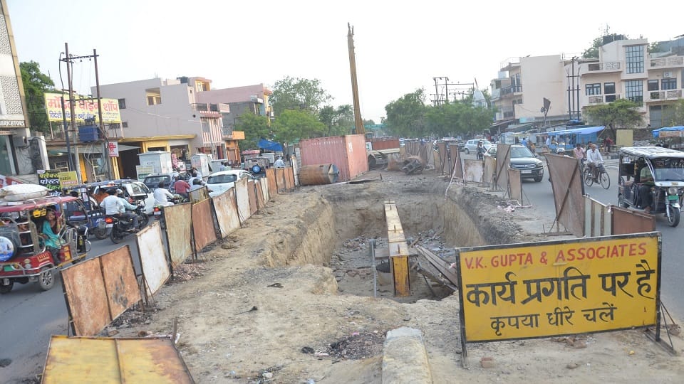 Condition of Quarsi over bridge in Aligarh