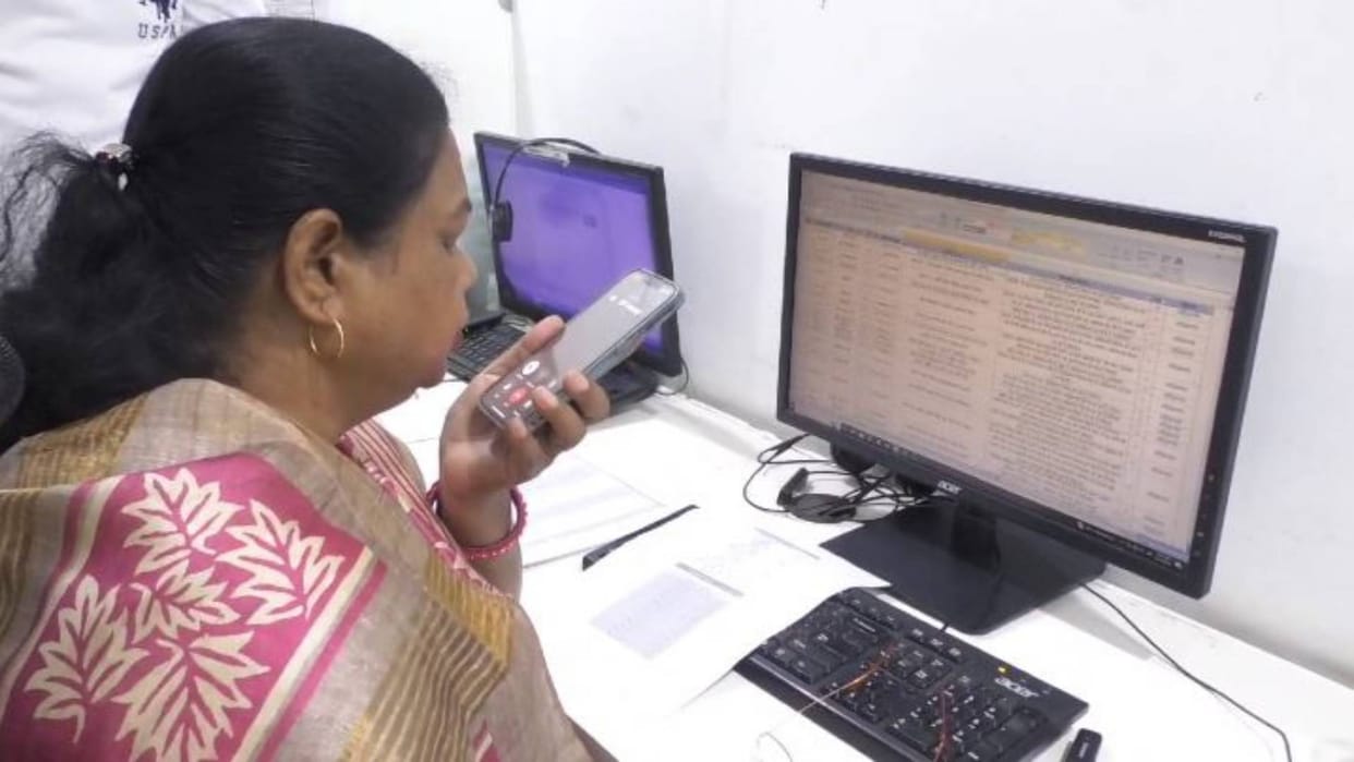 MP News More than 17 thousand complaints in three months in Bhopal Mayor Helpline Mayor inspected