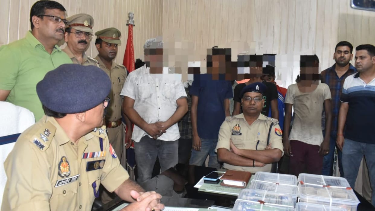 eleven peple arrested involved in drug trade buy drugs and injections from Bihar