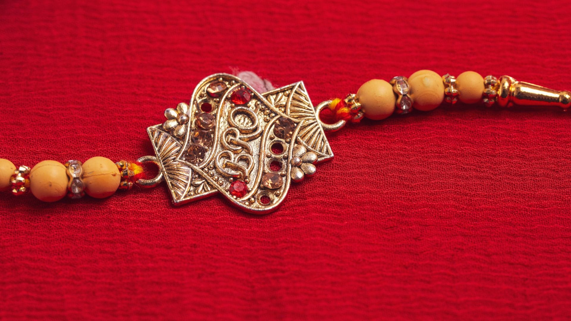 Raksha Bandhan Special: Reasons Behind Courier Delays During Festive Season in hindi