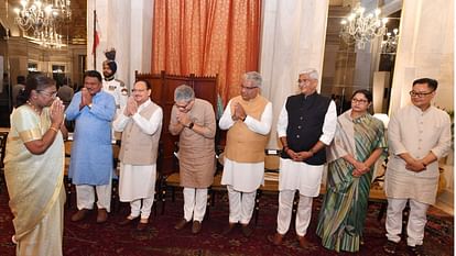 Photos: राष्ट्रपति द्रौपदी मुर्मू ने पीएम मोदी और केंद्रीय मंत्रियों को दिया भोज, जानें कौन-कौन हुआ शामिल Murmu hosts dinner for PM Modi-led Union Council of Ministers