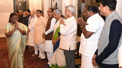 Murmu hosts dinner for PM Modi-led Union Council of Ministers