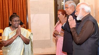 Photos: राष्ट्रपति द्रौपदी मुर्मू ने पीएम मोदी और केंद्रीय मंत्रियों को दिया भोज, जानें कौन-कौन हुआ शामिल Murmu hosts dinner for PM Modi-led Union Council of Ministers