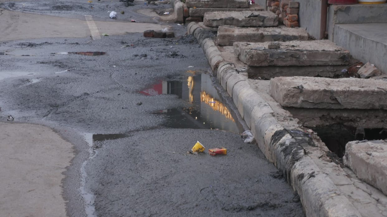 nagar nigam varanasi removed 20440 tons silt in a week officers talked sanitation workers
