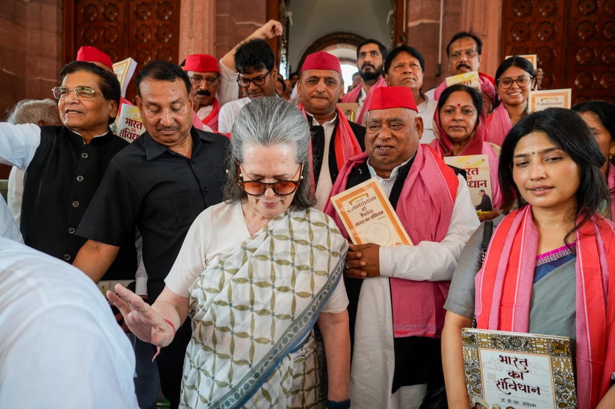 18th Lok Sabha: Ruckus on 1rst day of 1st session; 'INDIA' showed unity, MPs raise slogan to save Constitution