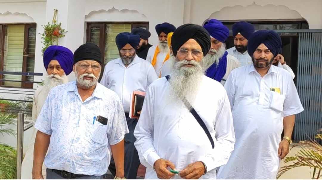 SGPC President Dhami demand to Punjab govt for arrest archana makwana for did yoga in Golden Temple
