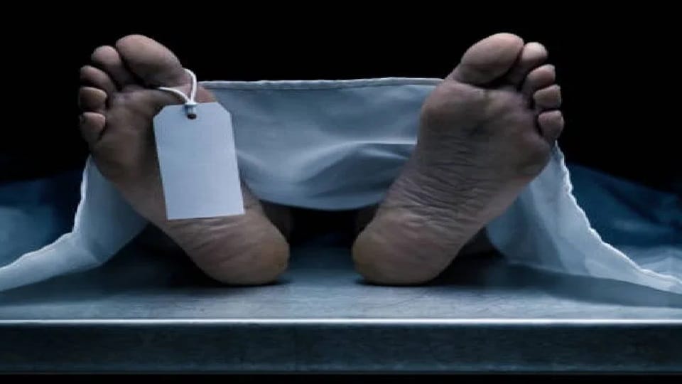 smell started coming from the body Due to non-functioning of generator in the mortuary in haldwani