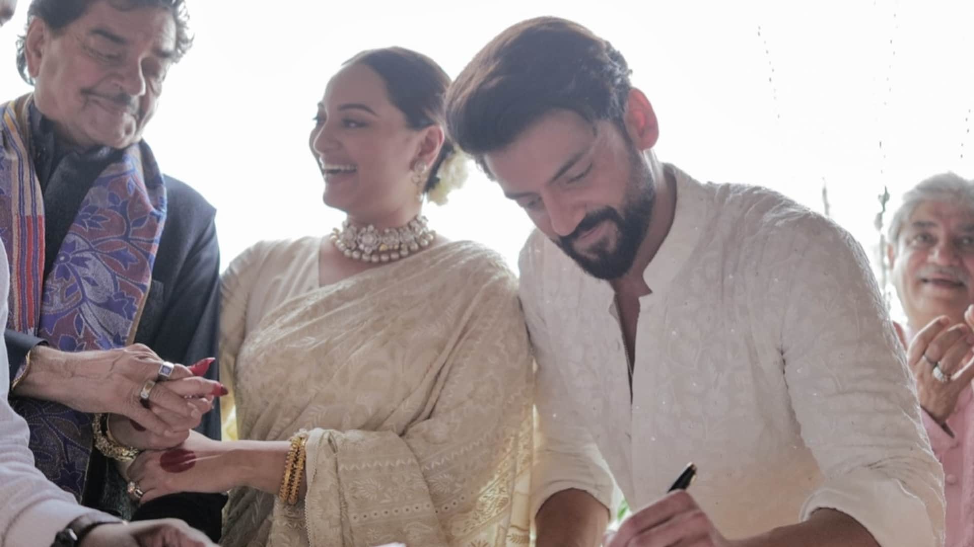 Sonakshi Zaheer Wedding unseen photos sonakshi wore her mother saree and jewellery on wedding day