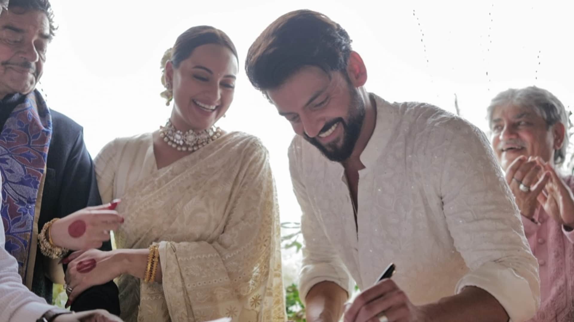 Sonakshi Zaheer Wedding unseen photos sonakshi wore her mother saree and jewellery on wedding day