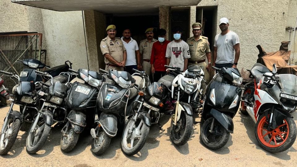 police arrested two accused of stealing two-wheelers In Noida