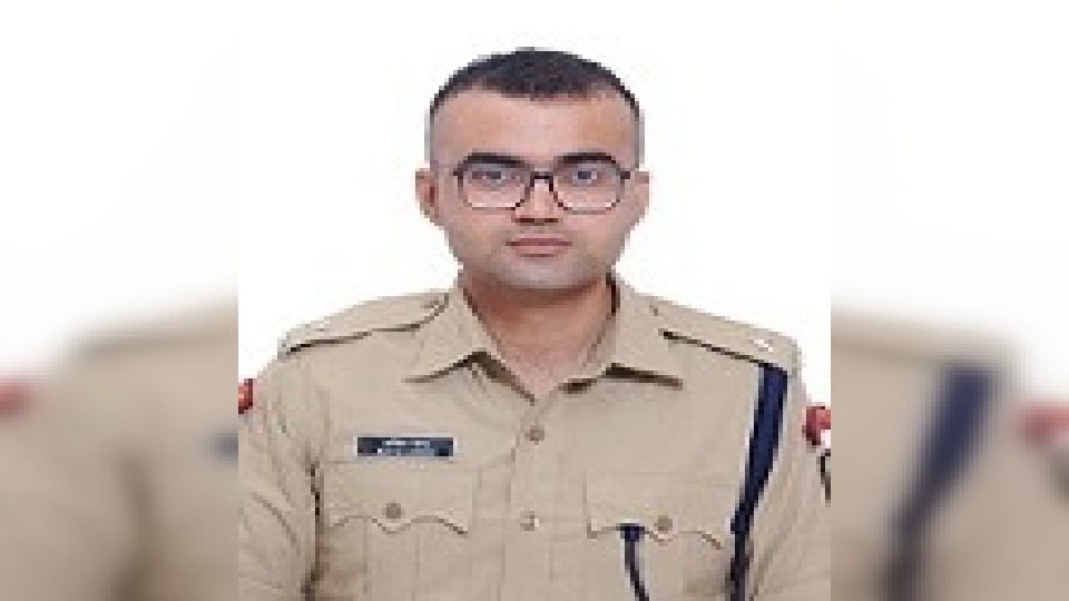 IPS Aditya Langhe transferred to Chandauli