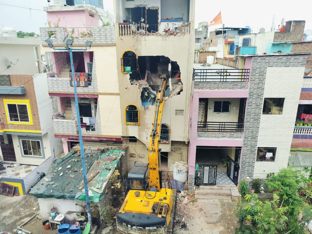 Indore: Bulldozers went to the house of those who killed BJP leader in Indore.