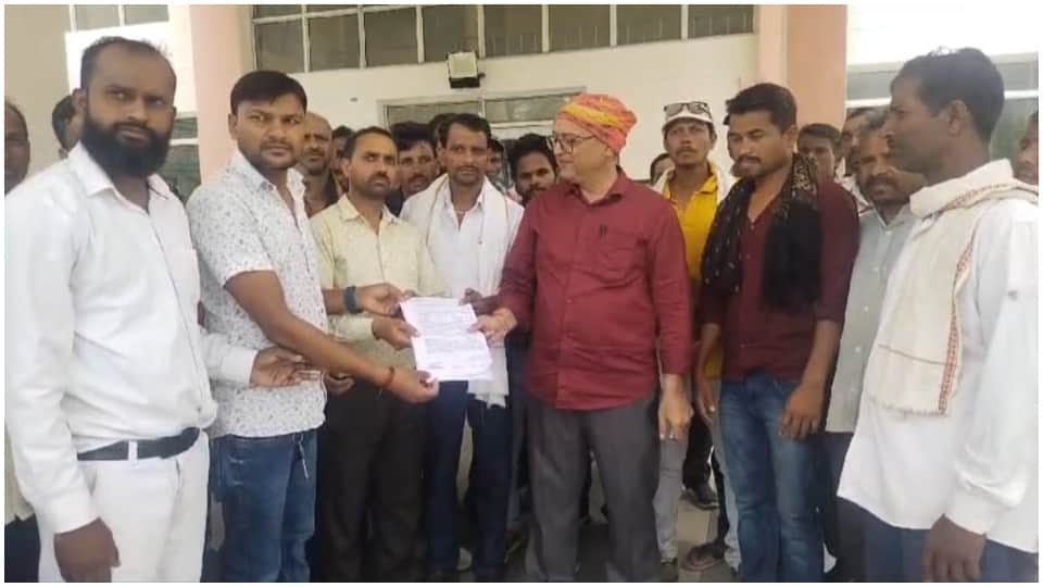 मांगों को लेकर दिया ज्ञापन।