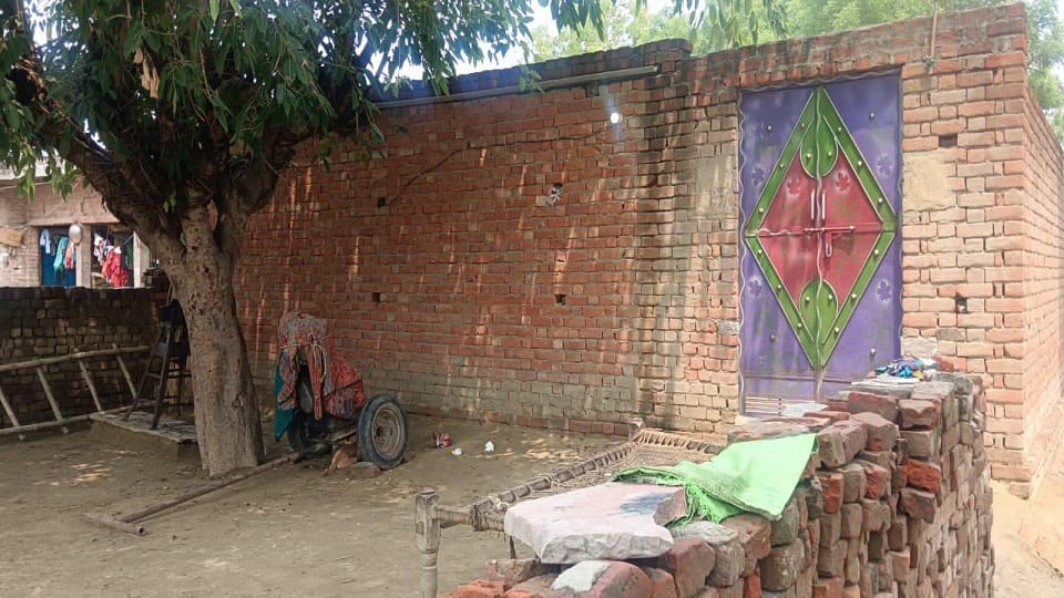 Son murdered mother in Kasganj took her away on pretext of making halwa brutally slit her throat