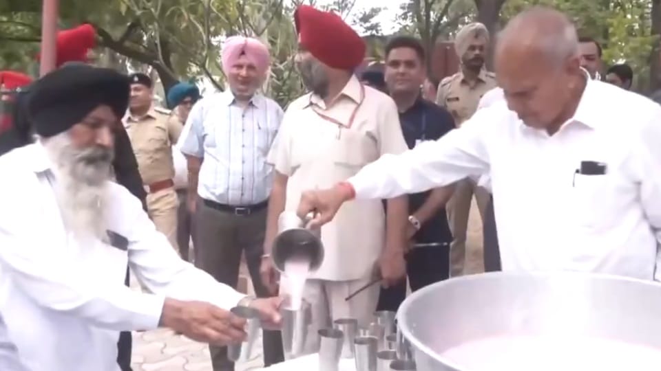 Punjab Governor Banwari Lal Purohit distributes chabeel outside Governor House in Chandigarh