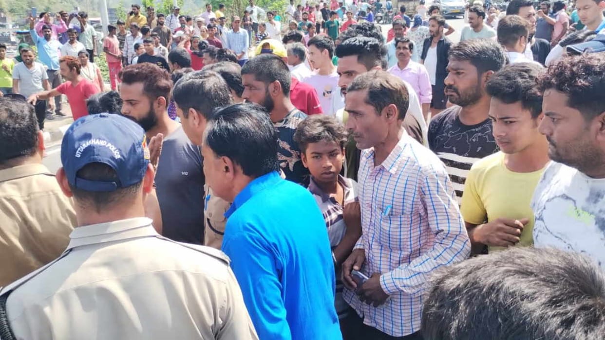 Dehradun encroachment bulldozer run in kathbangla slum colony Woman dies due to shock people block road
