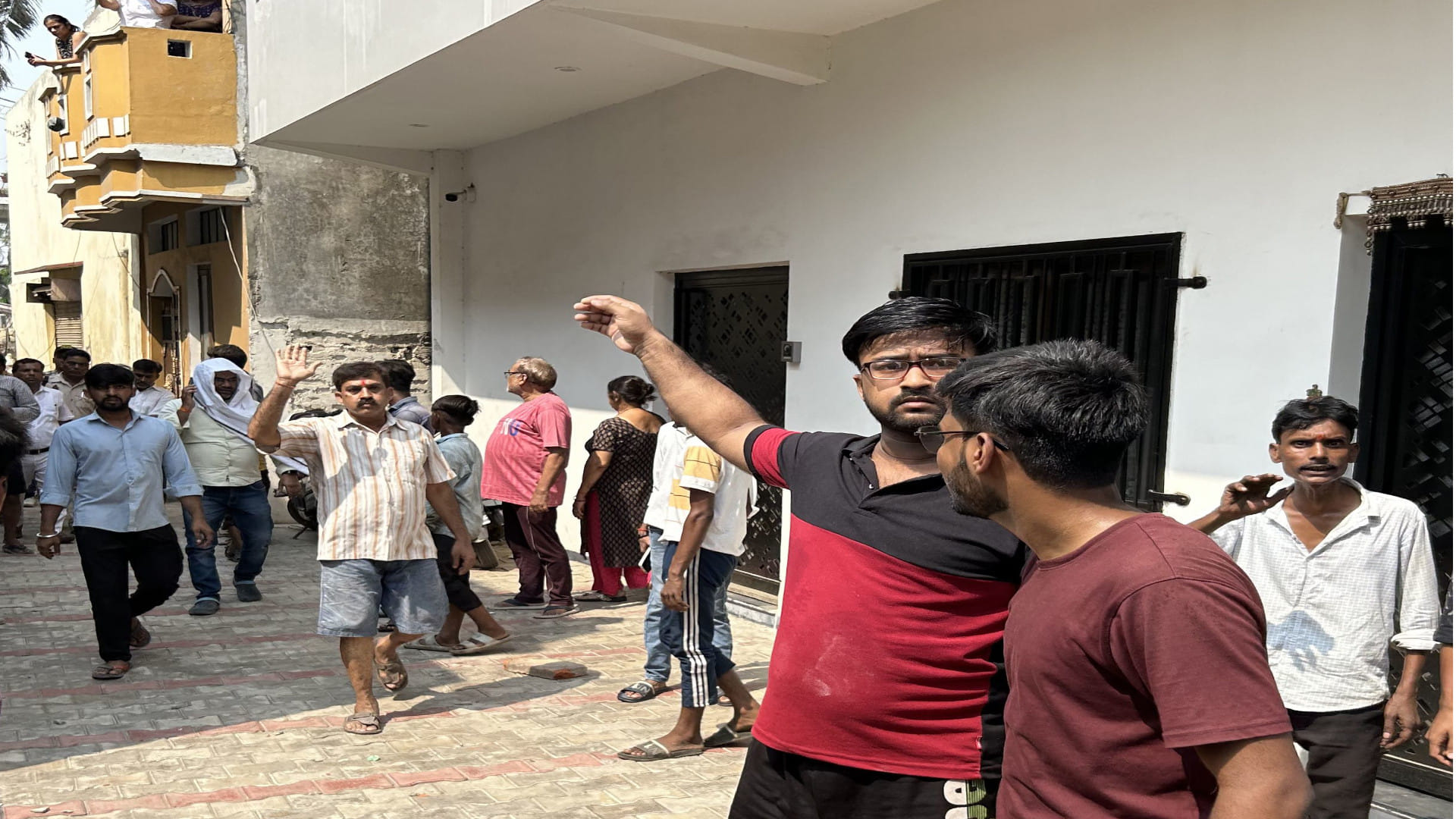 Municipal commissioner Gaurav Singh Sogarwal took action against encroachment by running a bulldozer