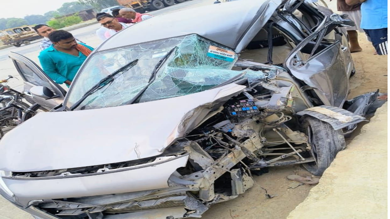 Gorakhpur Congress Metropolitan President Ashutosh Tiwari dies in a road accident, wife and children injured