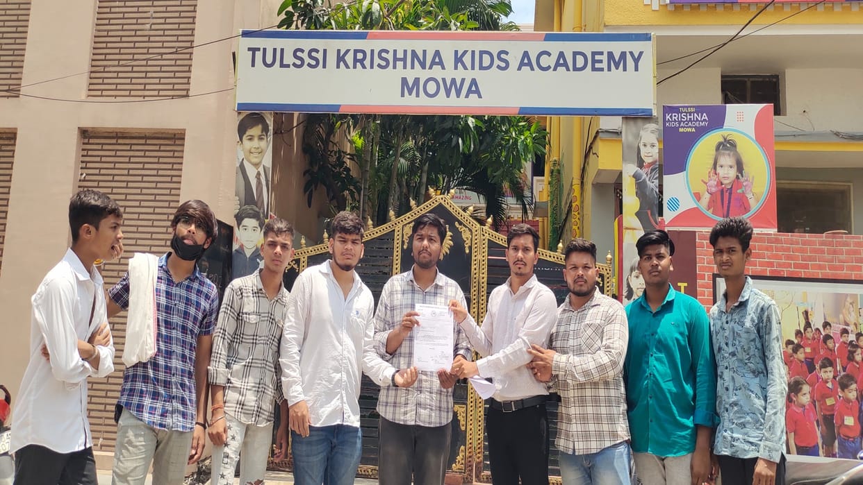Raipur: NSUI submitted memorandum to all branches of KPS Kids School, warned for not submitting documents