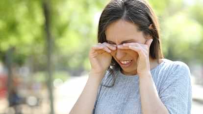 Eye Care Tips benefits and side effects of putting kajal in eyes