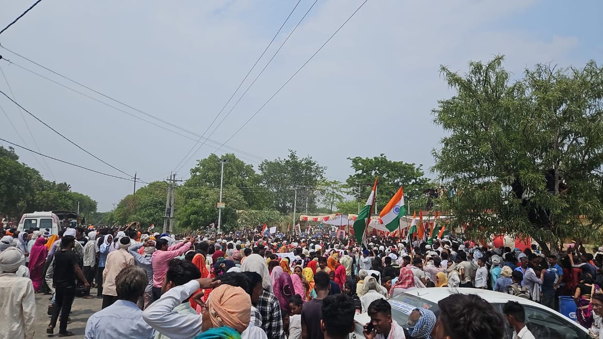 Last rites of Sukma martyr, Martyr Shailendras body reached the village, body will be buried after salutation