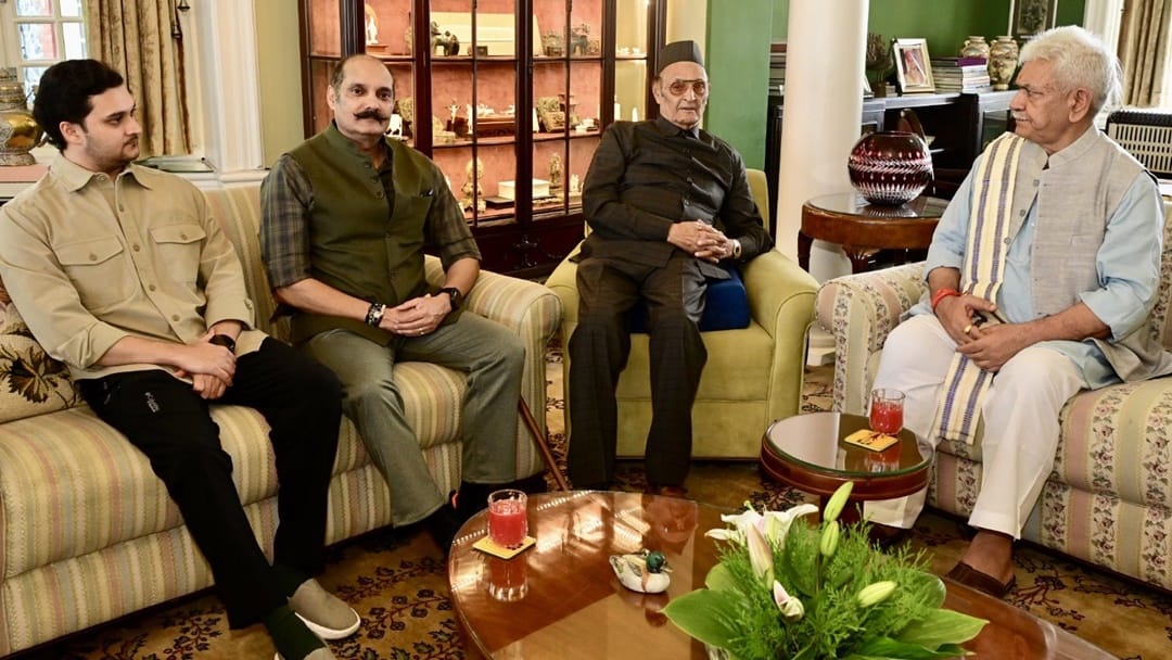 Jammu Kashmir : Dr Karan Singh told lg manoj sinha Increase the development of Hindu temples