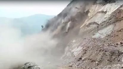 Heavy landslide on NH-707 Paonta Sahib Shilai Hatkoti, traffic halted