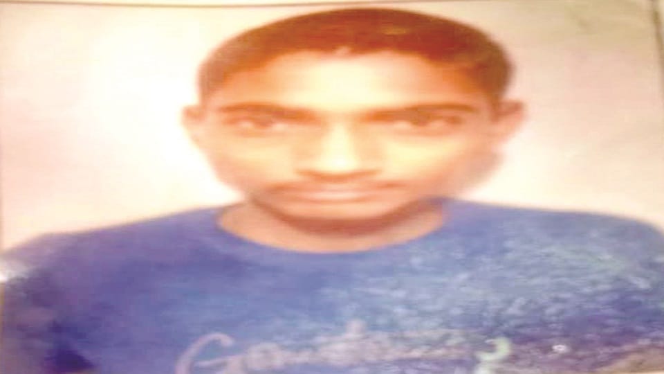 A young man died due to drowning in a swimming pool