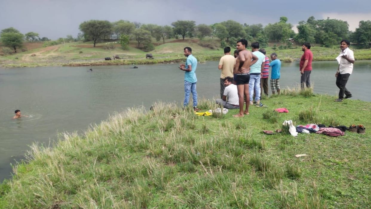 Anuppur News Two people of same family who went to take bath in Johila river drowned accident happened bathing