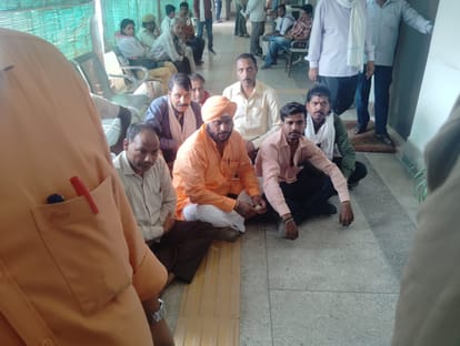 Councillors protest at city office in Varanasi over drinking water and sewer problems