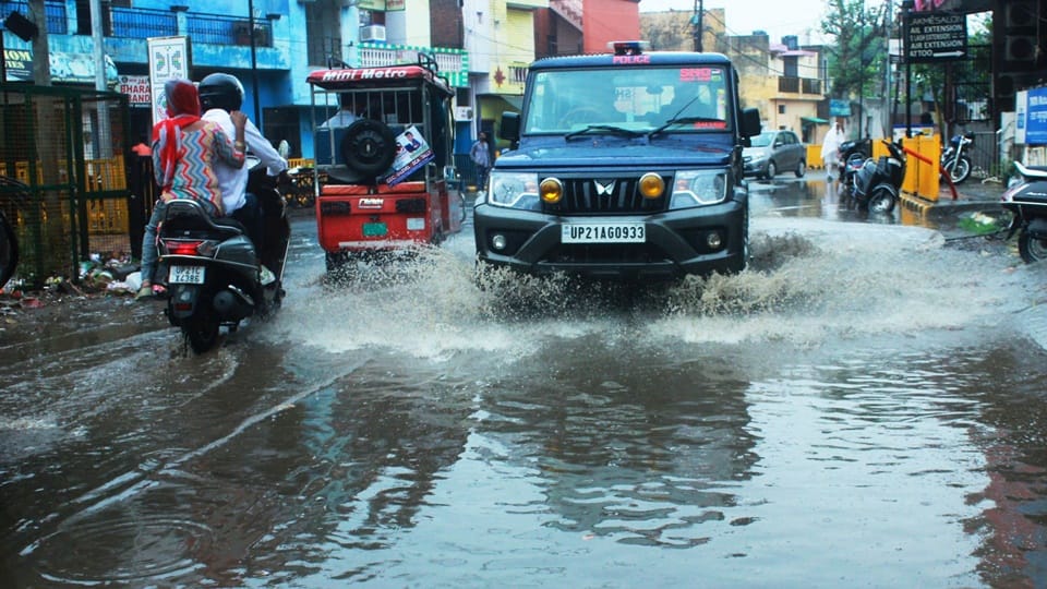 Moradabad: Waterlogging in many places due to light rain, Smart City and sanitation system exposed