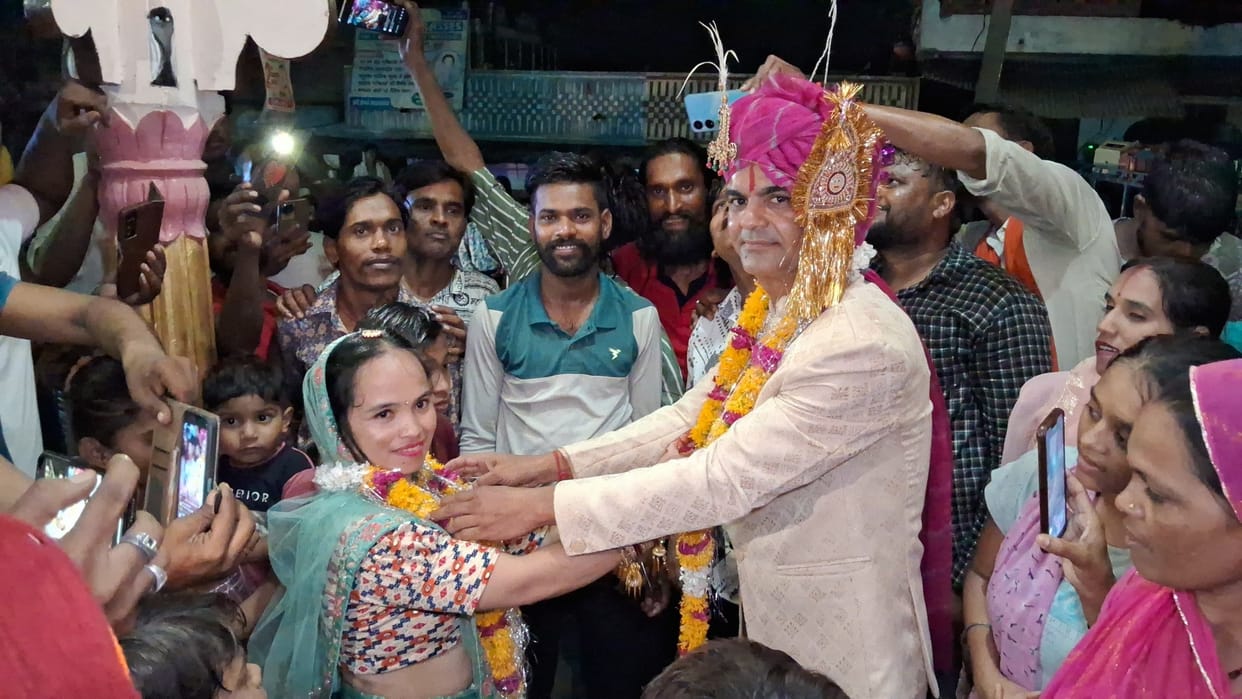 Bundi News: A girl from Philippines reached Bundi to get married, got married to Mukesh with Hindu rituals