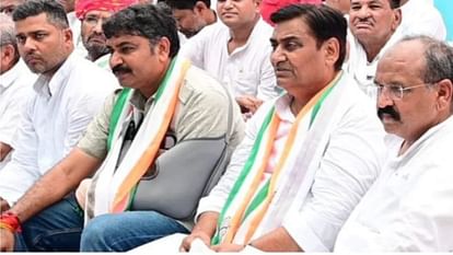 Rajasthan News: डोटासरा और गुंजल के खिलाफ FIR दर्ज, पुलिस के साथ धक्का-मुक्की कर कांस्टेबल से की मारपीट Rajasthan News: FIR registered against Dotasara and Gunjal, case of assault and pushing of police constable
