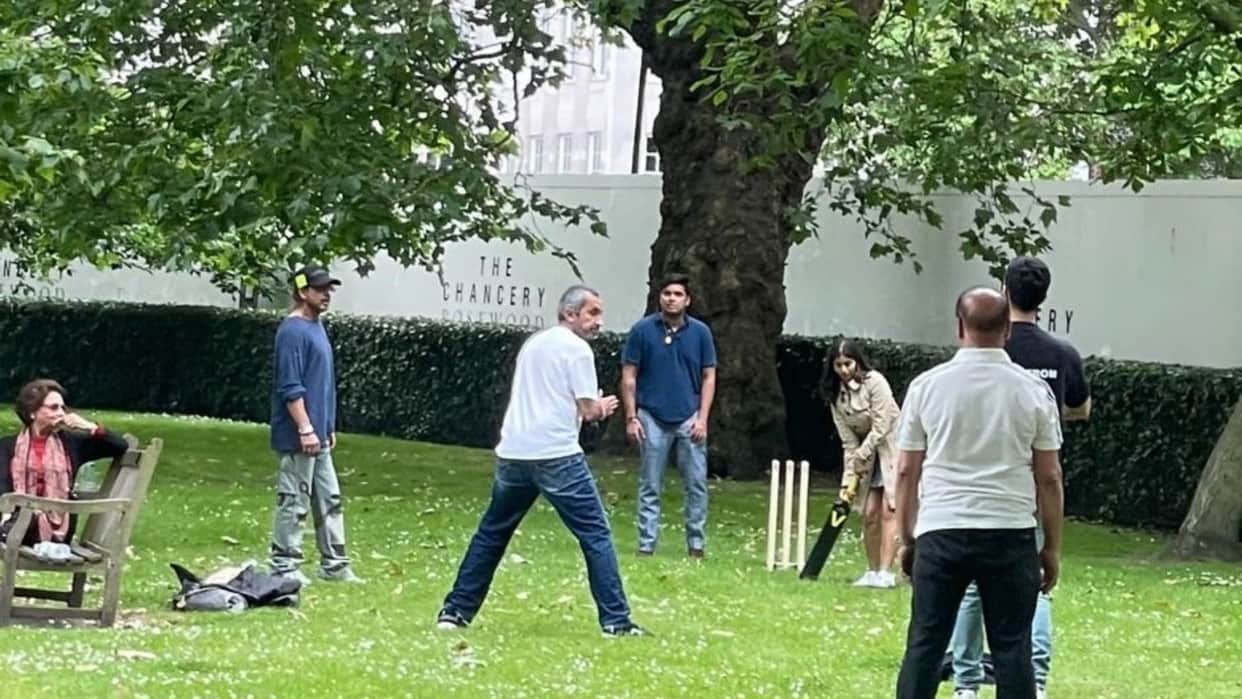 Shah Rukh Khan and His Daughter Suhana Khan Spotted Playing Cricket in london see Photo here
