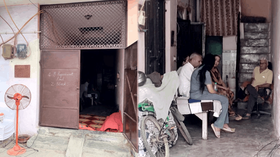 Delhi Fire News Four people died after a fire broke out at a house in the Prem Nagar