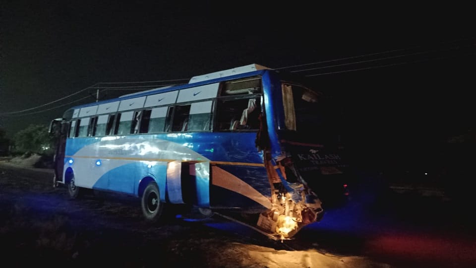 Truck collided with a bus woman head got cut off from the body and fell on the road in prayagraj